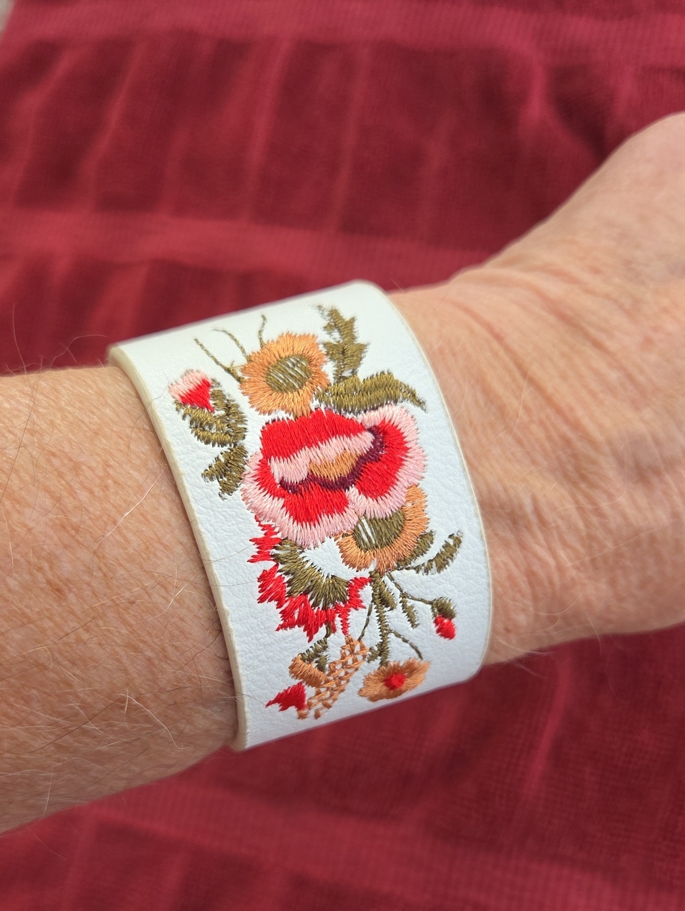 Plunder Design White Leather Look Bracelet with Embroidered Flowers